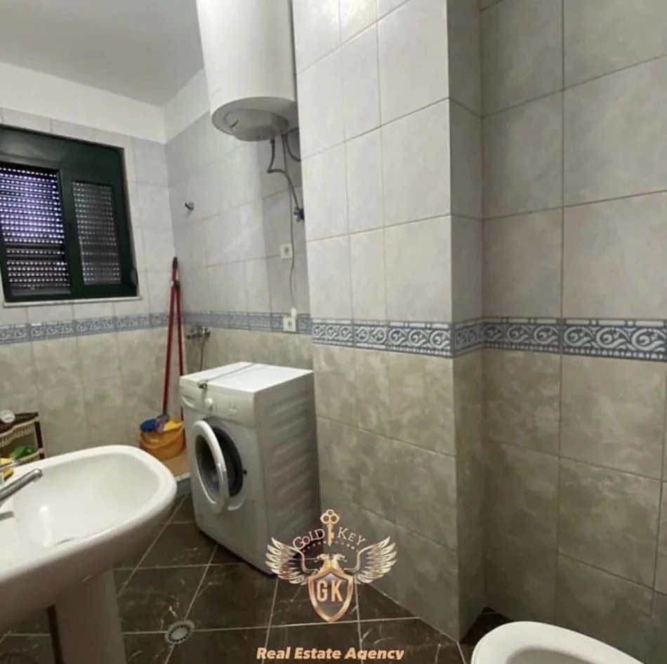 Durres, jepet me qera apartament 1+1+Ballkon Kati 10, 71 m² 299 € (RROTA KUQE)