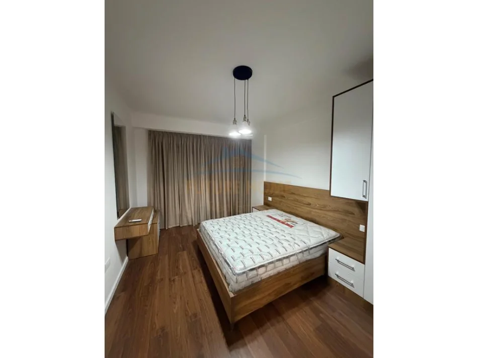Tirane, jepet me qera apartament 1+1 Kati 5, 75 m² 500 € (Unaza e Re)