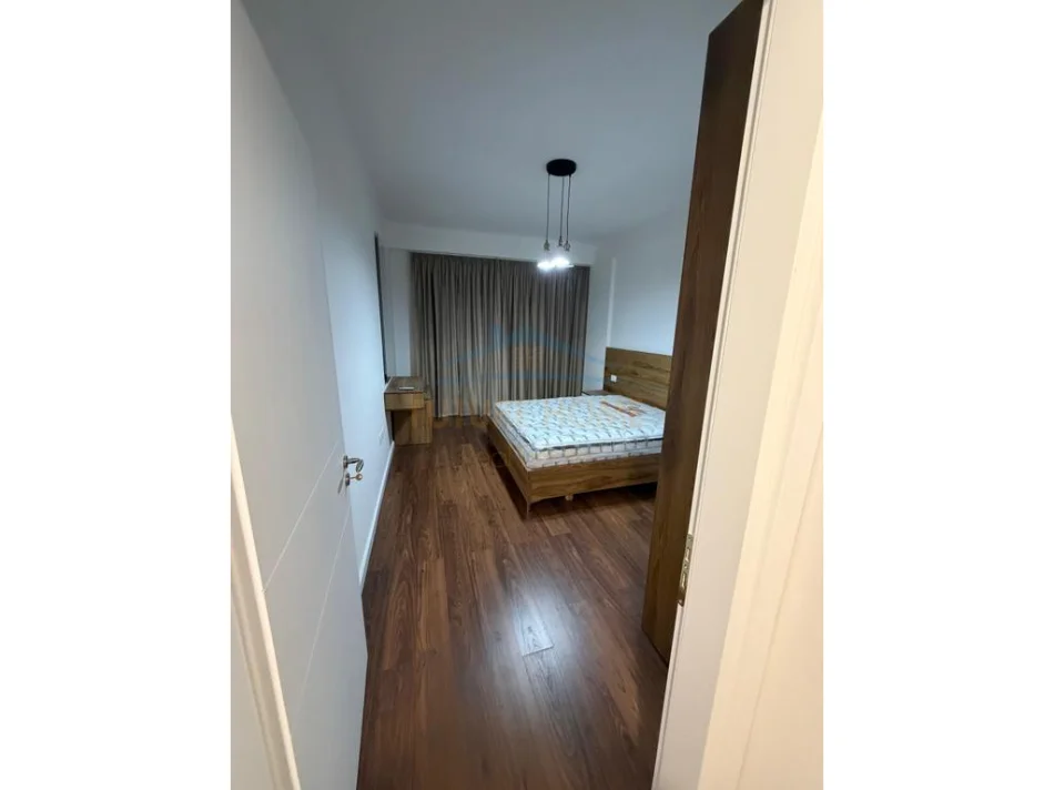 Tirane, jepet me qera apartament 1+1 Kati 5, 75 m² 500 € (Unaza e Re)