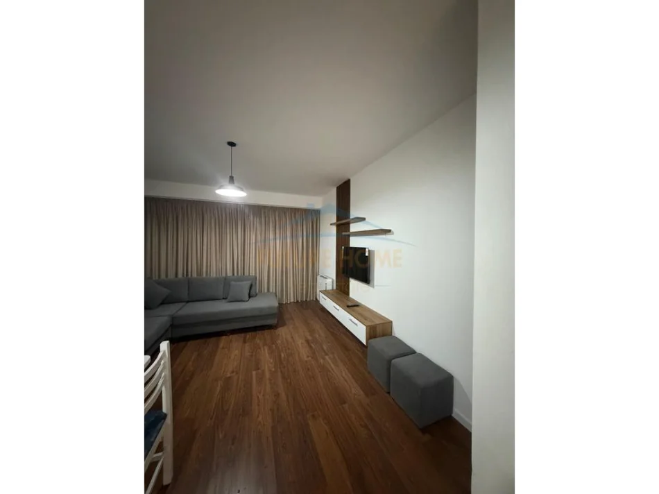 Tirane, jepet me qera apartament 1+1 Kati 5, 74 m² 500 € (UNAZA E RE)