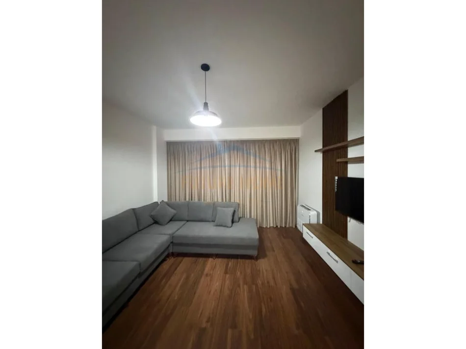 Tirane, jepet me qera apartament 1+1 Kati 5, 75 m² 500 € (Unaza e Re)