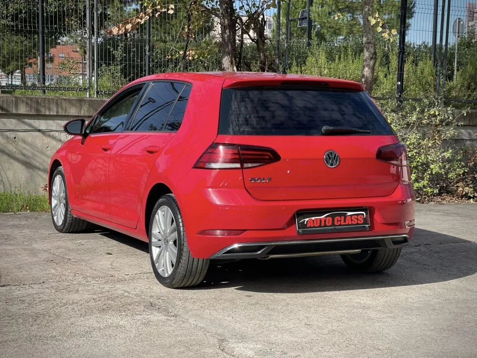 Tirane, shes makine VW GOLF 7 Benzin, e kuqe automatik Kondicioner 77.000 km 12.500 €