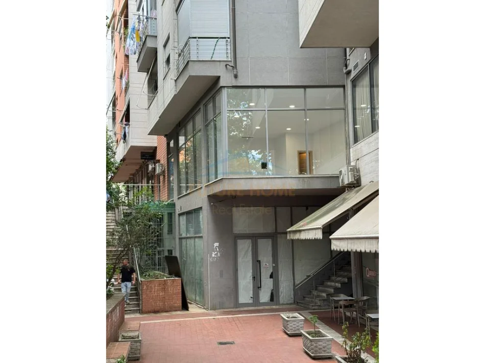 Tirane, jepet me qera ambjent biznesi Kati 0, 63 m² 679 € (Rruga e Dibres)