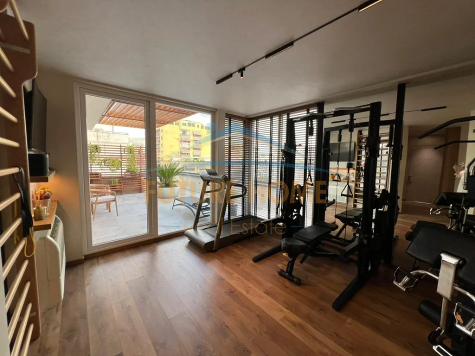 Tirane, shitet Vile 3+1+Aneks+Ballkon Kati 9, 384 m² (Libri Universitar)