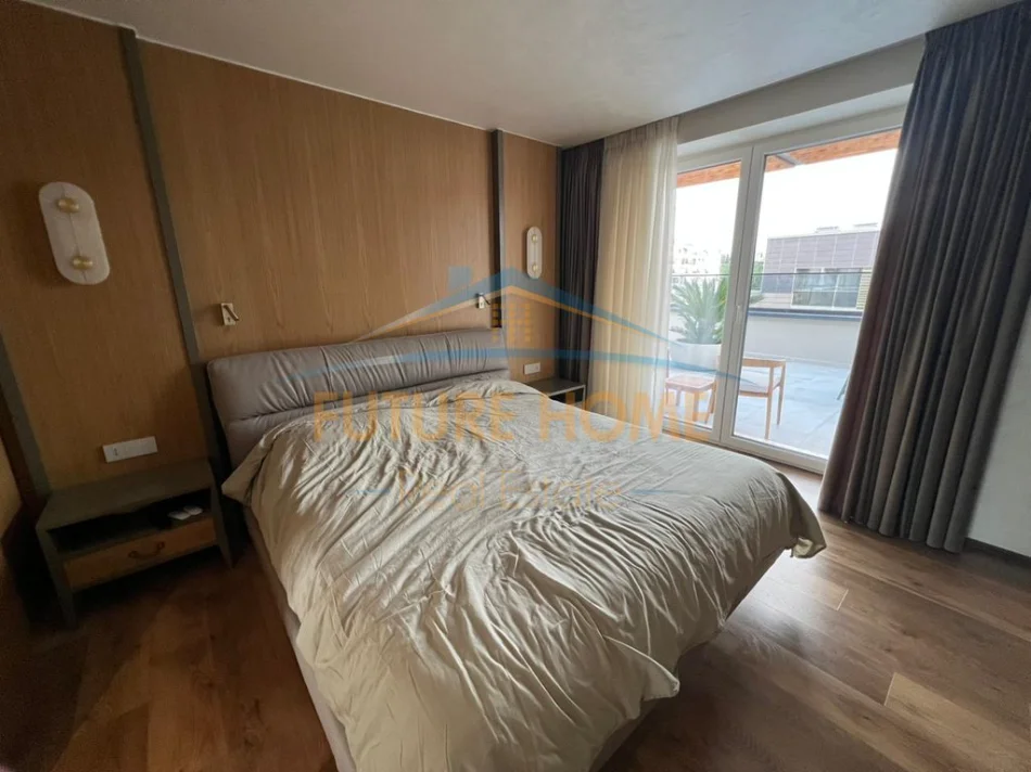 Tirane, shitet Vile 3+1+Aneks+Ballkon Kati 9, 384 m² (Libri Universitar)