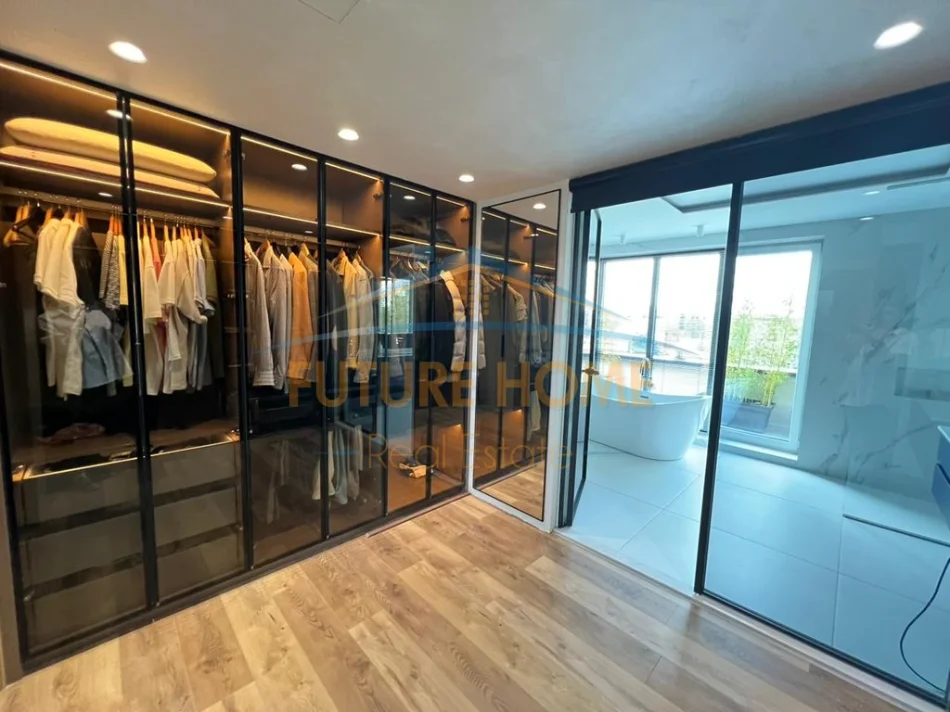 Tirane, shitet Vile 3+1+Aneks+Ballkon Kati 9, 384 m² (Libri Universitar)
