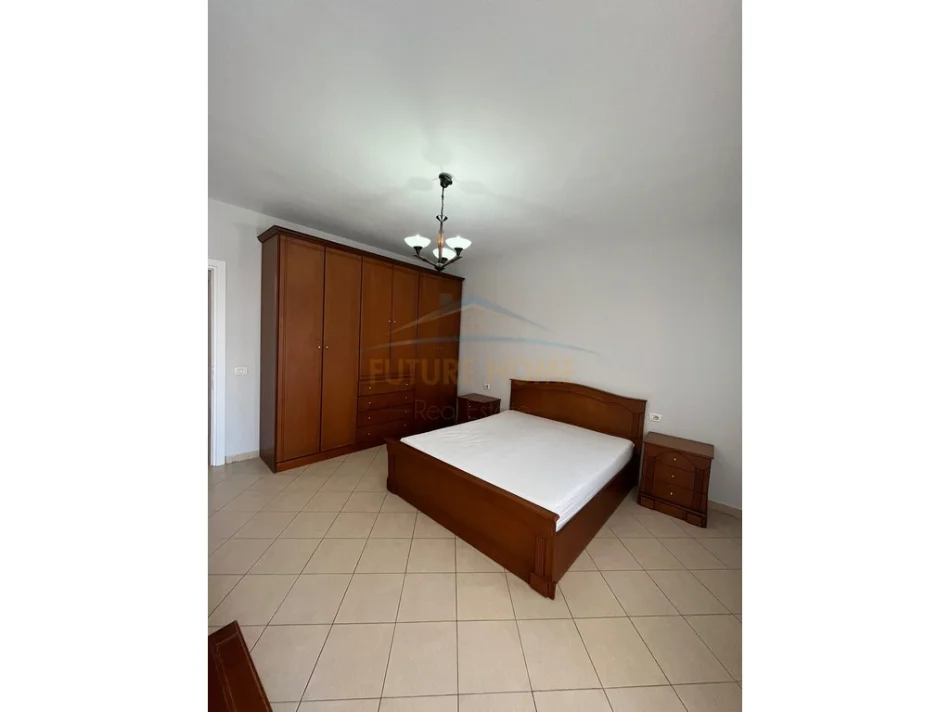 Tirane, jepet me qera apartament 1+1+Ballkon Kati 5, 71 m² 530 € (Don Bosko)