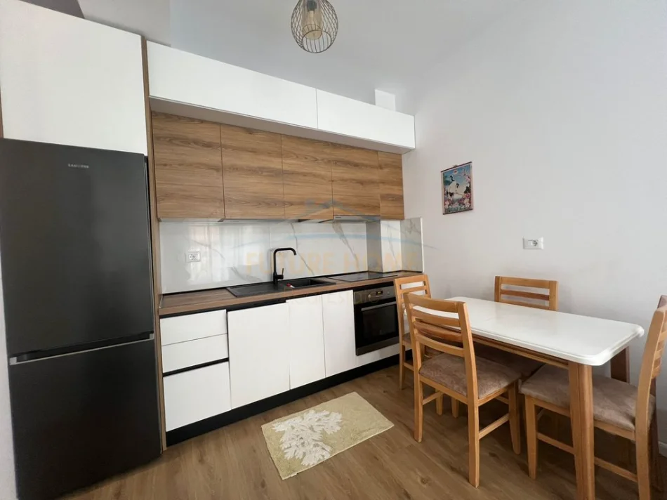Tirane, jepet me qera apartament 1+1+Ballkon Kati 2, 60 m² 400 € (Kompleksi Kadiu)
