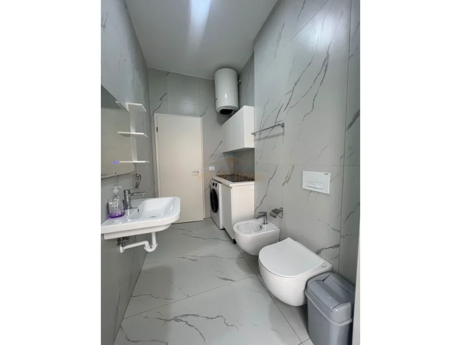 Tirane, jepet me qera apartament 1+1+Ballkon Kati 2, 60 m² 400 € (Kompleksi Kadiu)