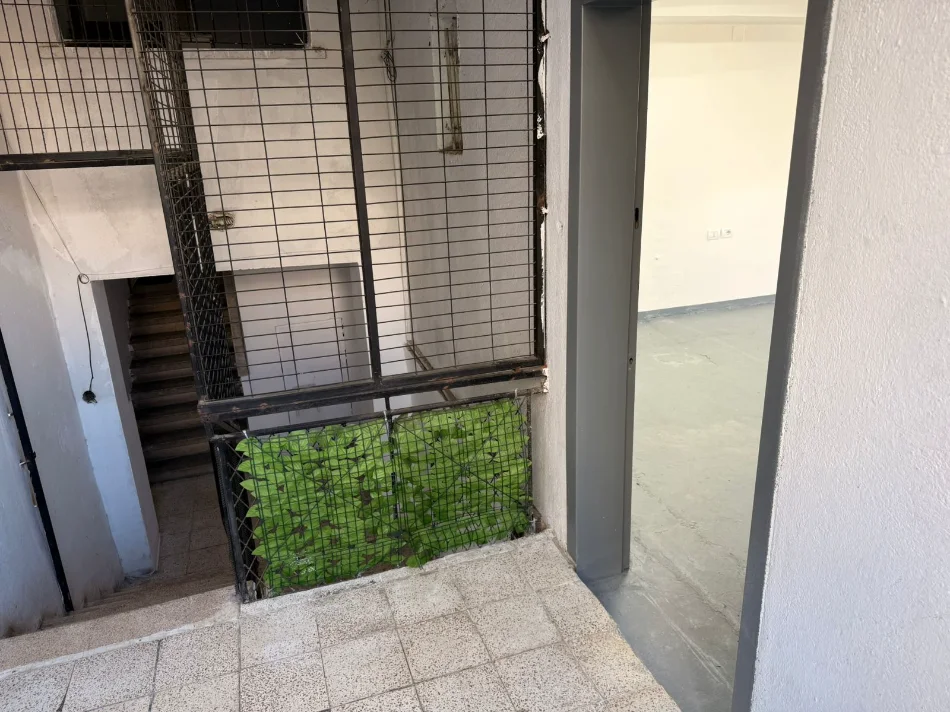 Tirane, jepet me qera zyre Kati 2, 30 m² 750 € (21 Dhjetori)