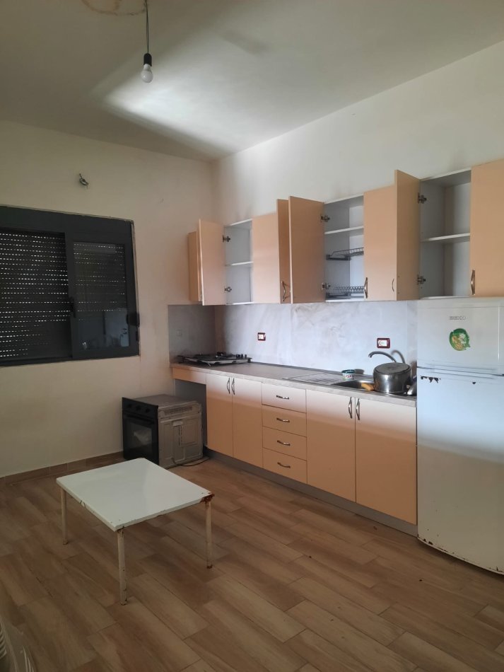 Vlore, shitet Vile 2+1+Ballkon Kati 0, 225 m² 250.000 € (Rruga Marie Kondi Vlore)