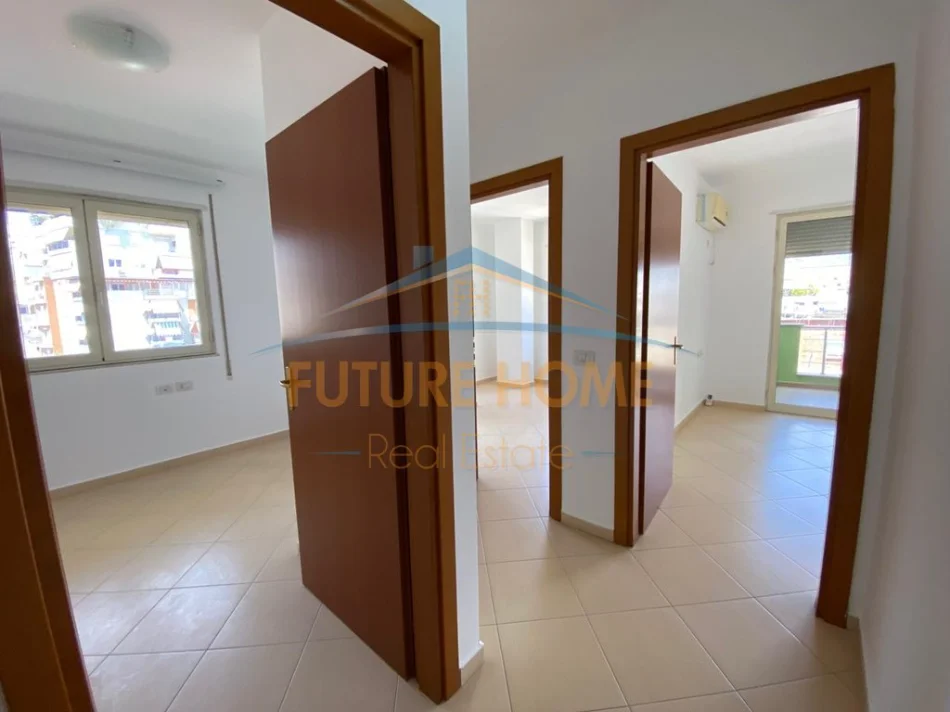 Tirane, jepet me qera zyre Kati 4, 150 m² 1.000 € (Rruga e Elbasanit)