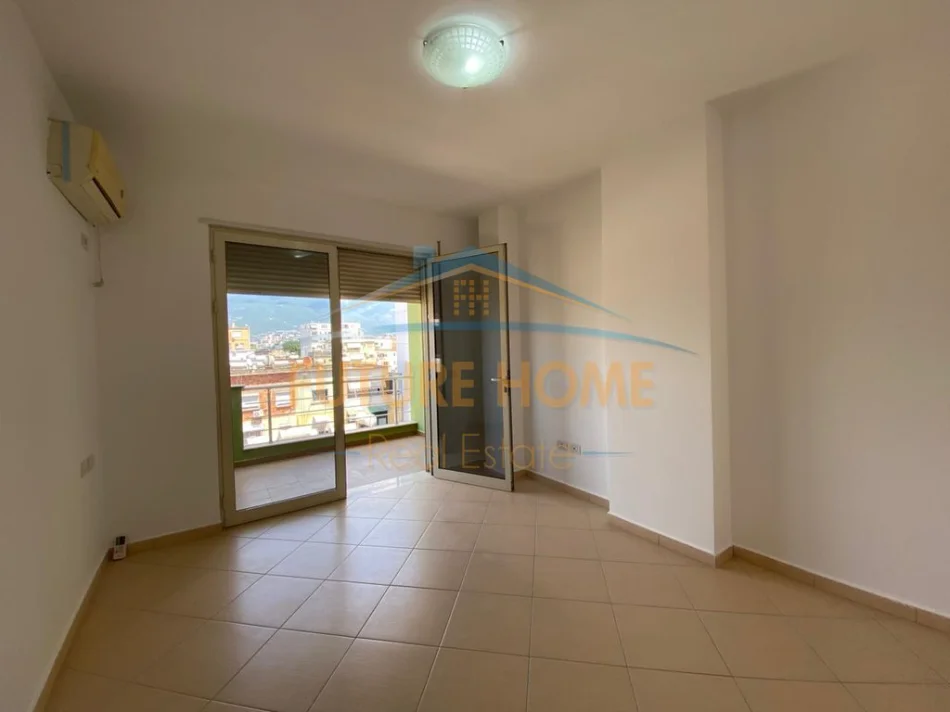 Tirane, jepet me qera zyre Kati 4, 150 m² 1.000 € (Rruga e Elbasanit)