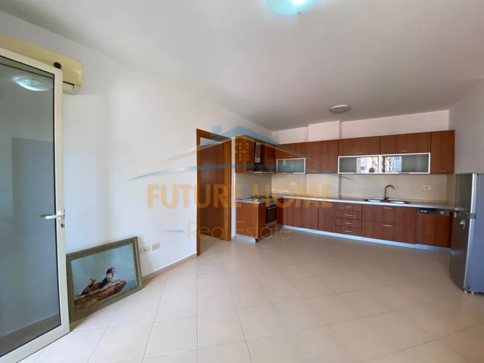 Tirane, jepet me qera zyre Kati 4, 150 m² 1.000 € (Rruga e Elbasanit)