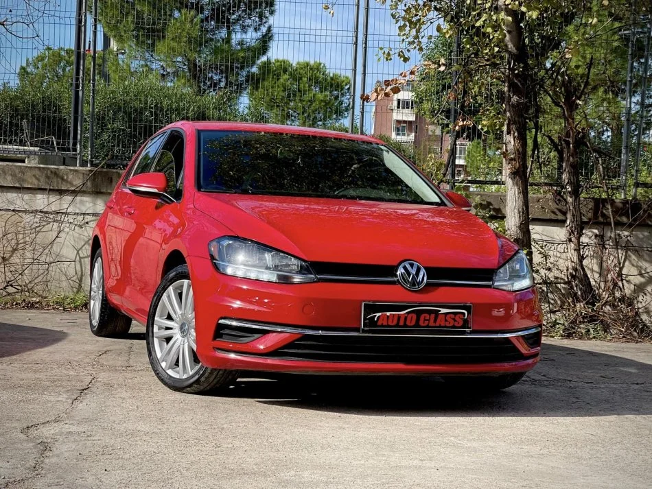 Tirane, shes makine VW GOLF 7 Benzin, e kuqe automatik Kondicioner 77.000 km 12.500 €
