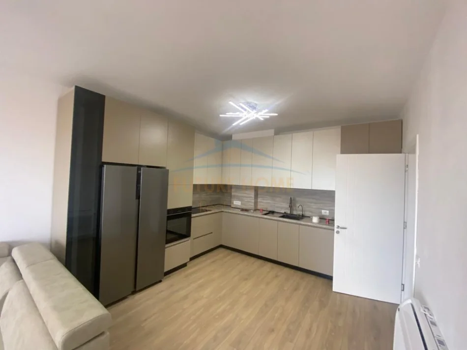 Tirane, jepet me qera apartament 2+1+2,  Kati 7, 133 m² 500 € (Kamez)