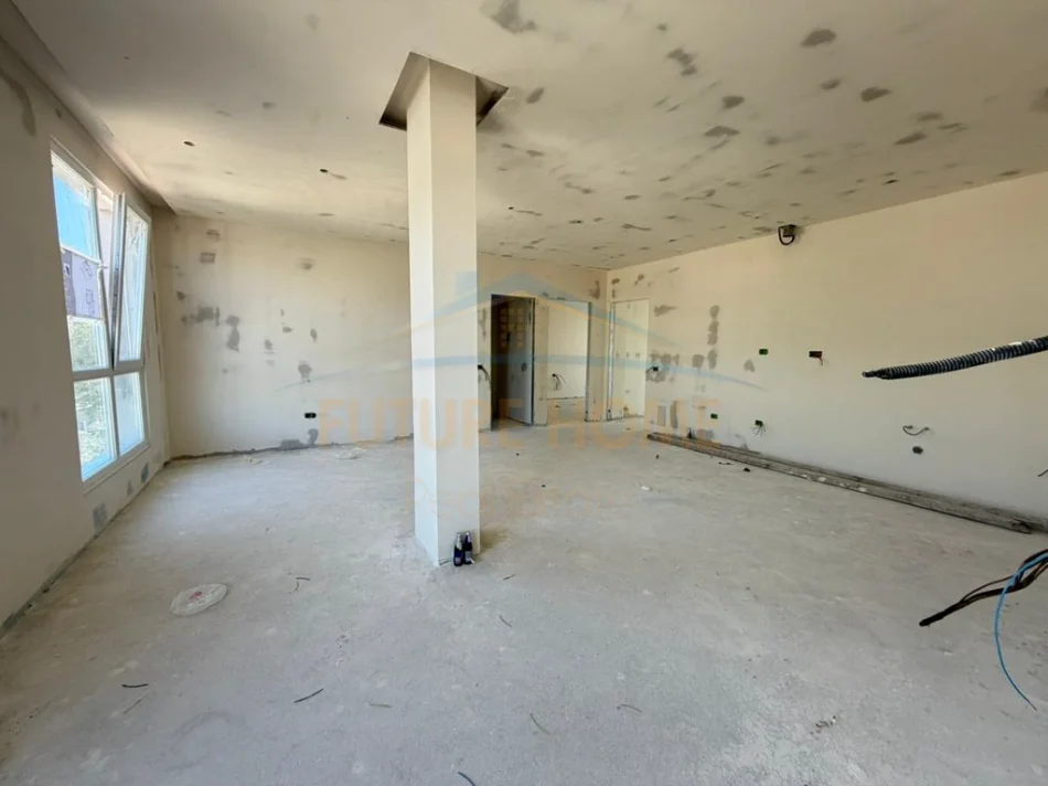 Tirane, shitet apartament 3+1+Ballkon Kati 1, 188 m² 270.000 € (Farke, Tiranë)