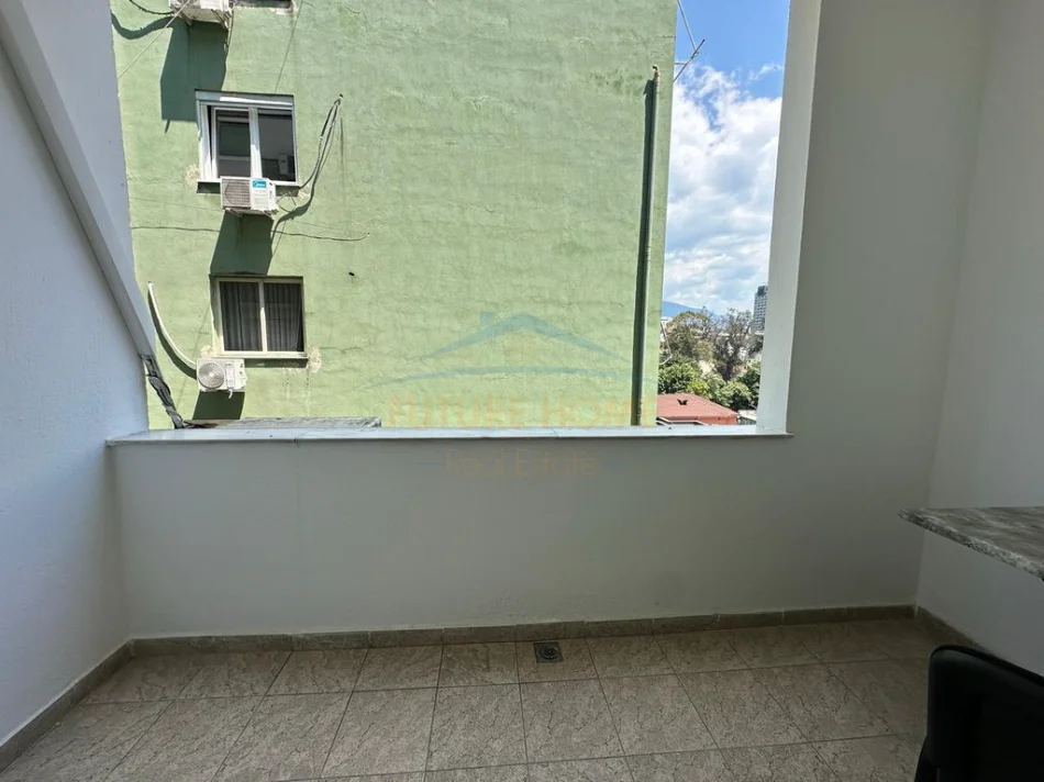 Tirane, jepet me qera ambjent biznesi Kati 5, 132 m² 1.600 € (rruga brigada)