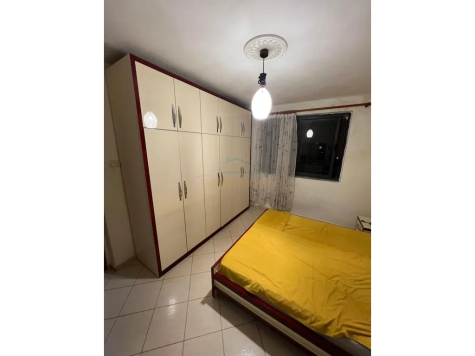 Tirane, jepet me qera apartament 1+1 Kati 5, 55 m² 300 € (Shkoze)