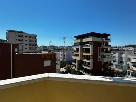Durres, jepet me qera apartament 2+1 Kati 6, 92 m² 350 € 