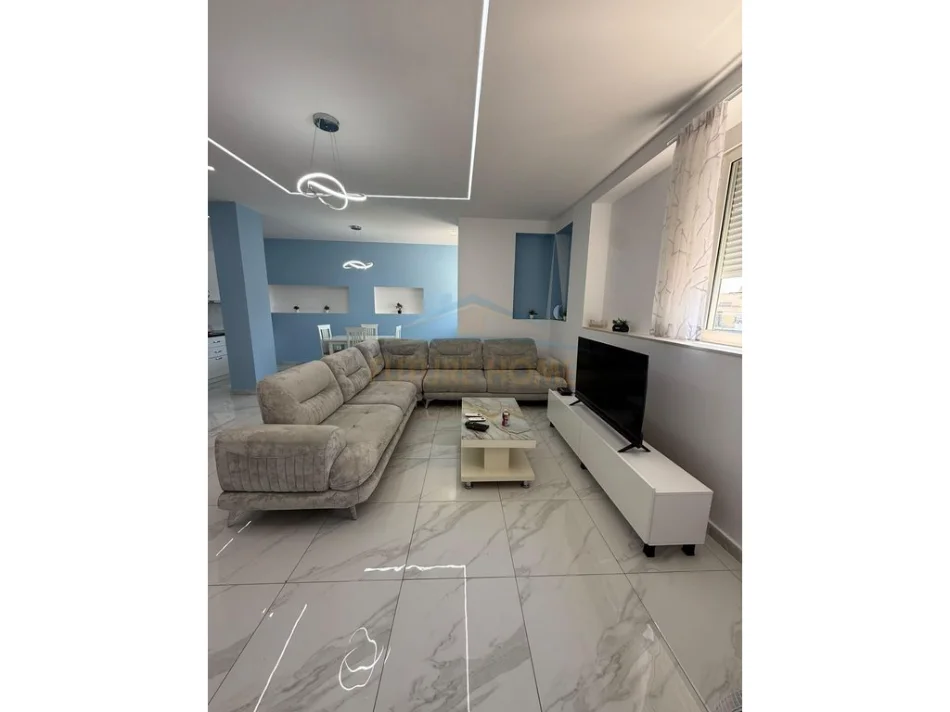 Tirane, jepet me qera apartament 1+1+Ballkon Kati 9, 87 m² 700 € (Siri Kodra)