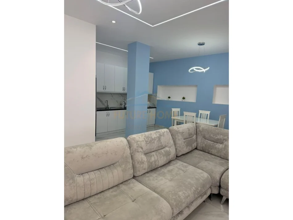 Tirane, jepet me qera apartament 1+1+Post Parkimi+Ballkon Kati 9, 87 m² 680 € (Siri Kodra)