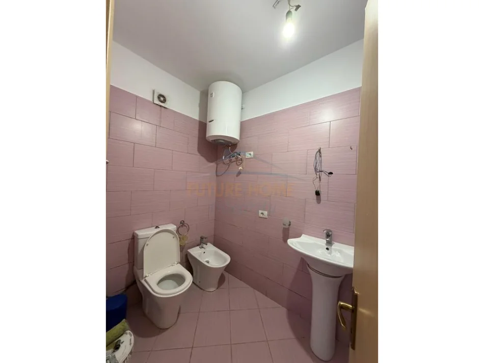 Tirane, jepet me qera apartament 2+1 Kati 1, 90 m² 52.000 Leke (Ali Demi, rruga Idriz Dollaku)