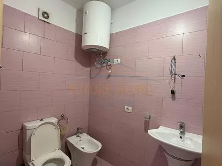 Tirane, jepet me qera apartament 2+1+Ballkon Kati 1, 91 m² 55.000 leke (Rruga Idriz Dollaku, Ali Demi)
