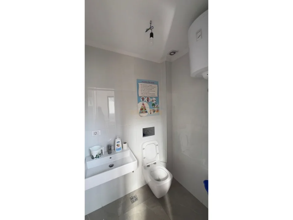 Tirane, jepet me qera ambjent biznesi Kati 0, 70 m² 700 € (Medrese)