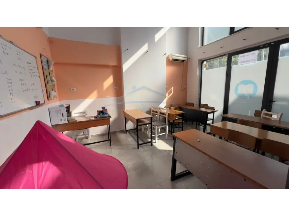 Tirane, jepet me qera ambjent biznesi Kati 0, 70 m² 700 € (Medrese)