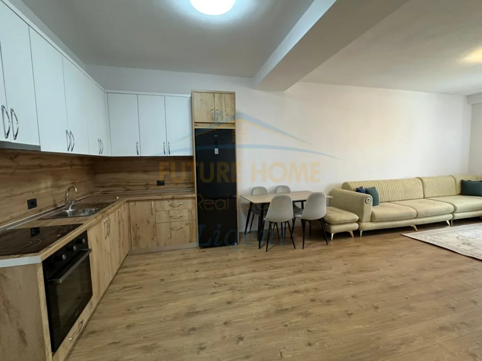 Tirane, jepet me qera apartament 1+1+Ballkon Kati 3, 77 m² 500 € (Paskuqan)