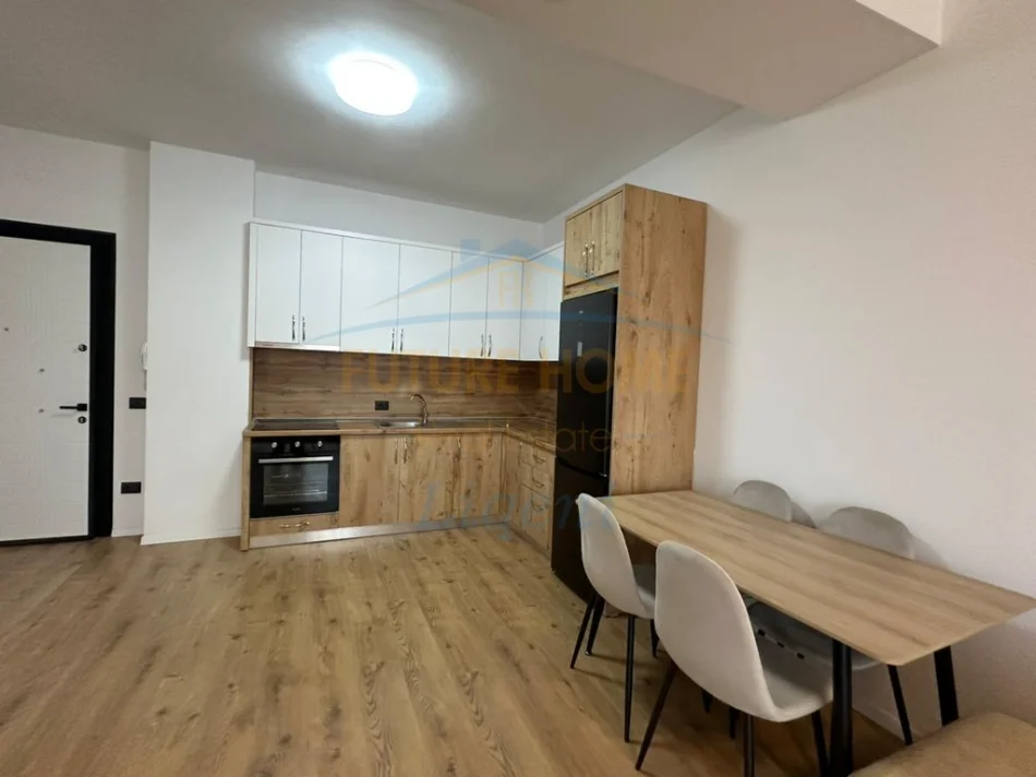 Tirane, jepet me qera apartament 1+1+Ballkon Kati 3, 77 m² 500 € (Paskuqan)