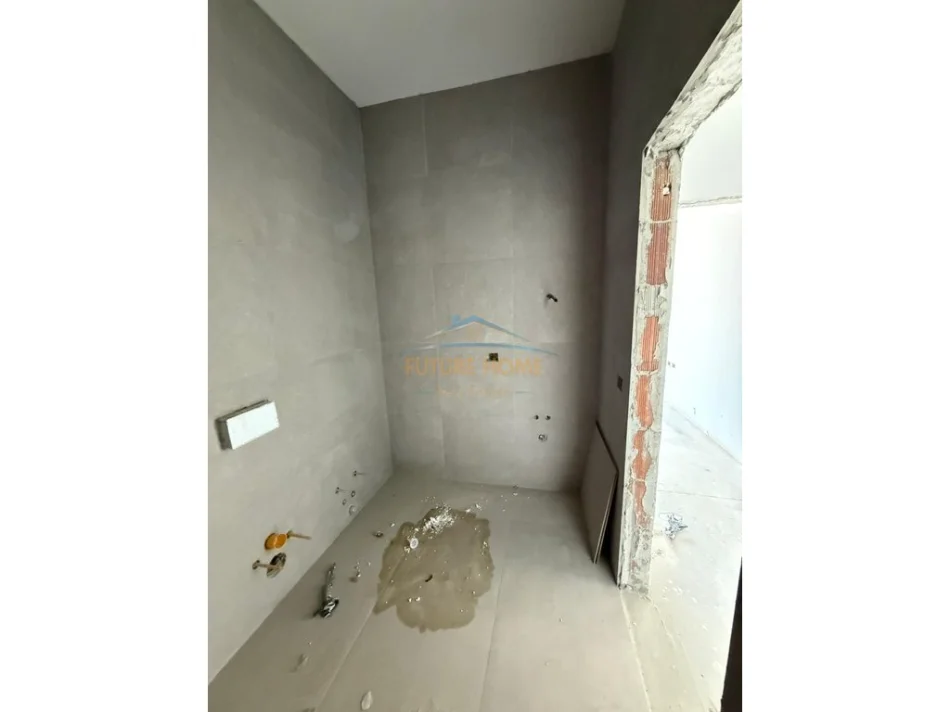 Tirane, shitet apartament 1+1 Kati 8, 67 m² 206.000 € (Square21,Rruga e Kavajes,)