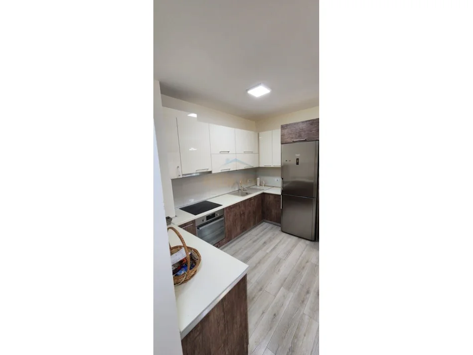 Tirane, shitet apartament 2+1 Kati 4, 100 m² 250.000 € (KOPSHTI ZOOLOGJIK)