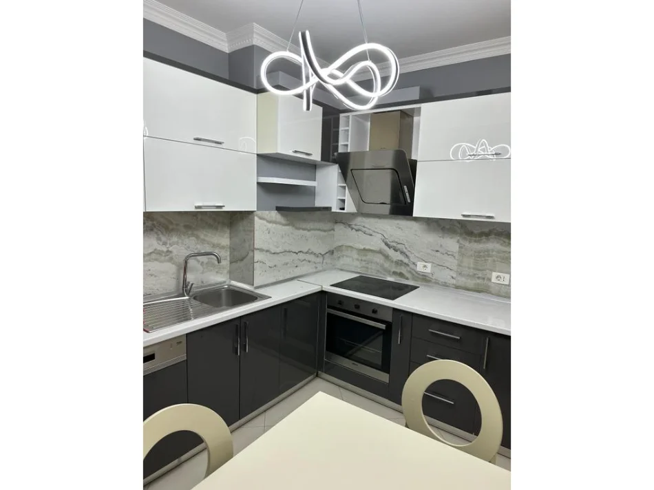 Tirane, shitet apartament 3+1 Kati 0,