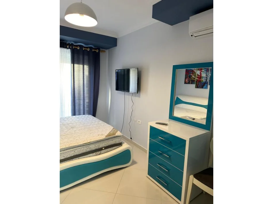 Tirane, shitet apartament 3+1 Kati 0,