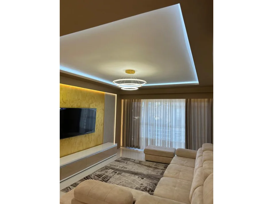 Tirane, shitet apartament 3+1 Kati 0,