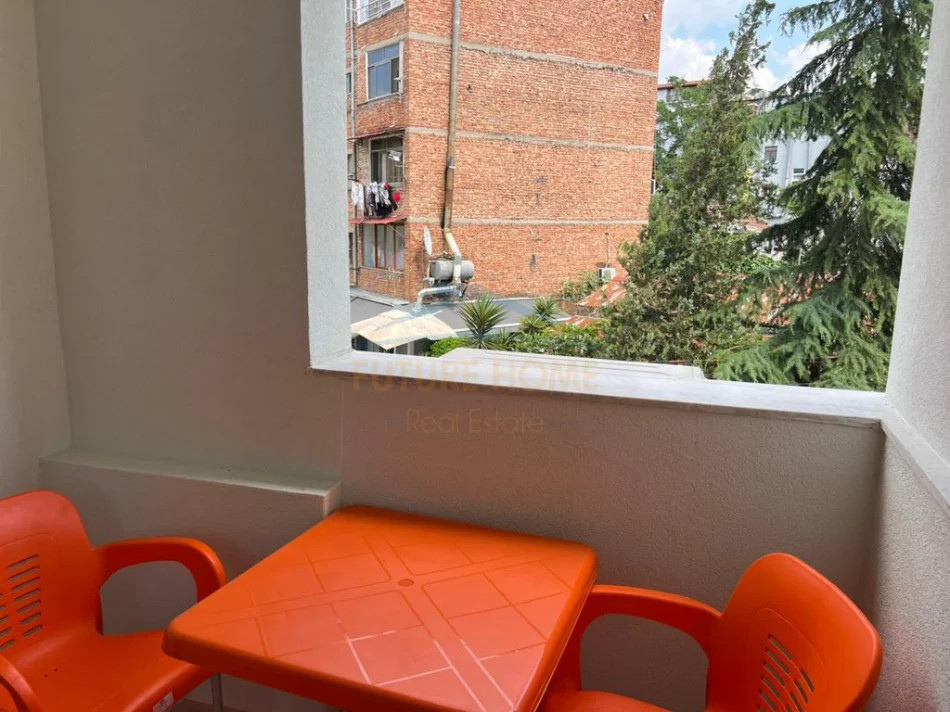 Tirane, jepet me qera apartament 1+1 Kati 2, 58 m² 450 € (Shkolla e Bashkuar)