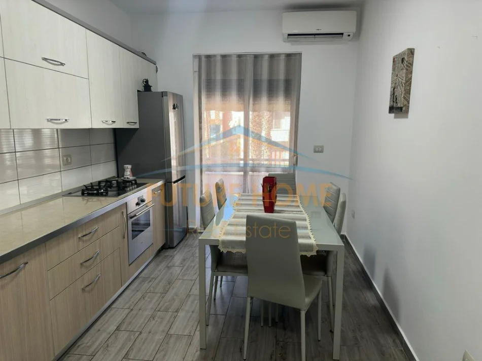 0697048063   Qira , Apartament , Bulevardi Kryesor , Durres