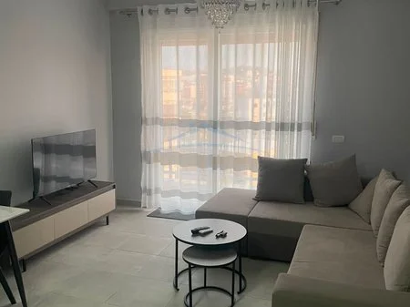 Tirane, jepet me qera apartament 2+1+Ballkon Kati 7, 101 m² 700 € (Materniteti i Ri)