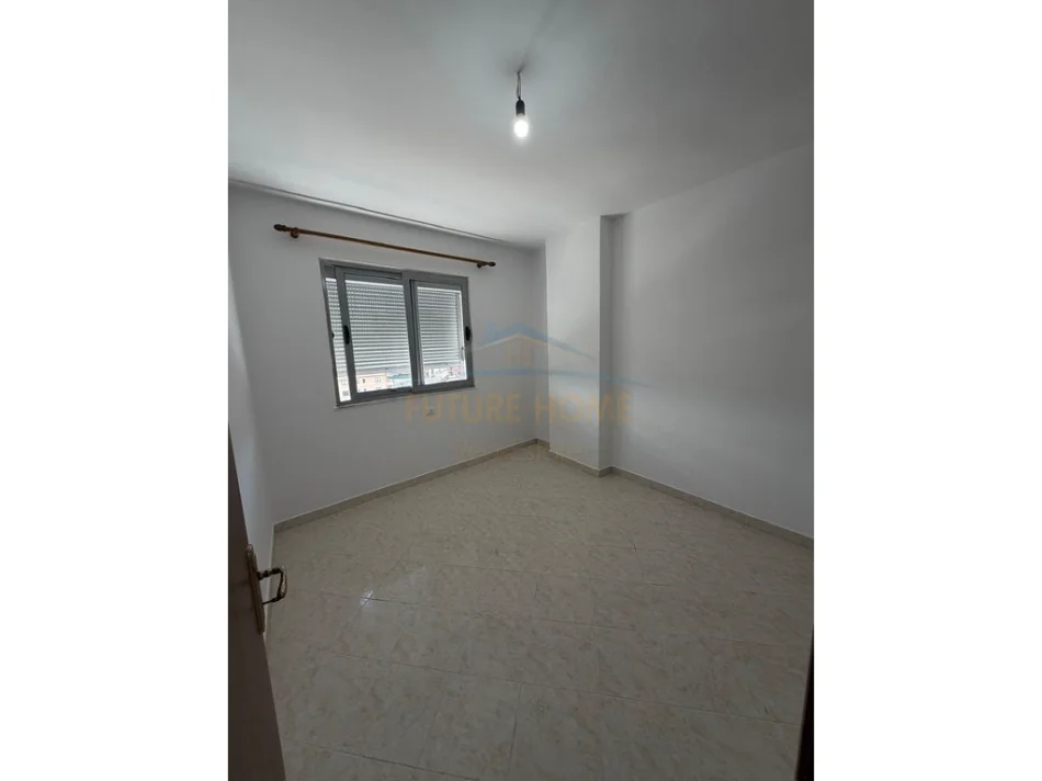 Tirane, jepet me qera apartament 2+1+Ballkon Kati 6, 89 m² 450 € (Unaza e Re)