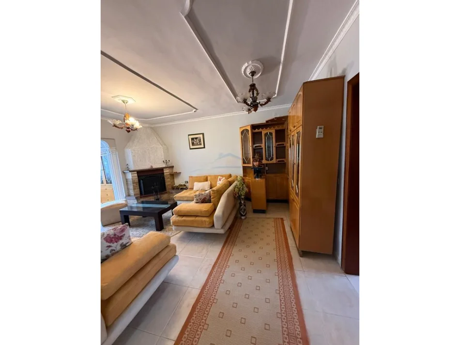 Tirane, jepet me qera apartament 2+1+Ballkon Kati 4, 83 m² 700 € (Bulevardi Zhan D'Ark)