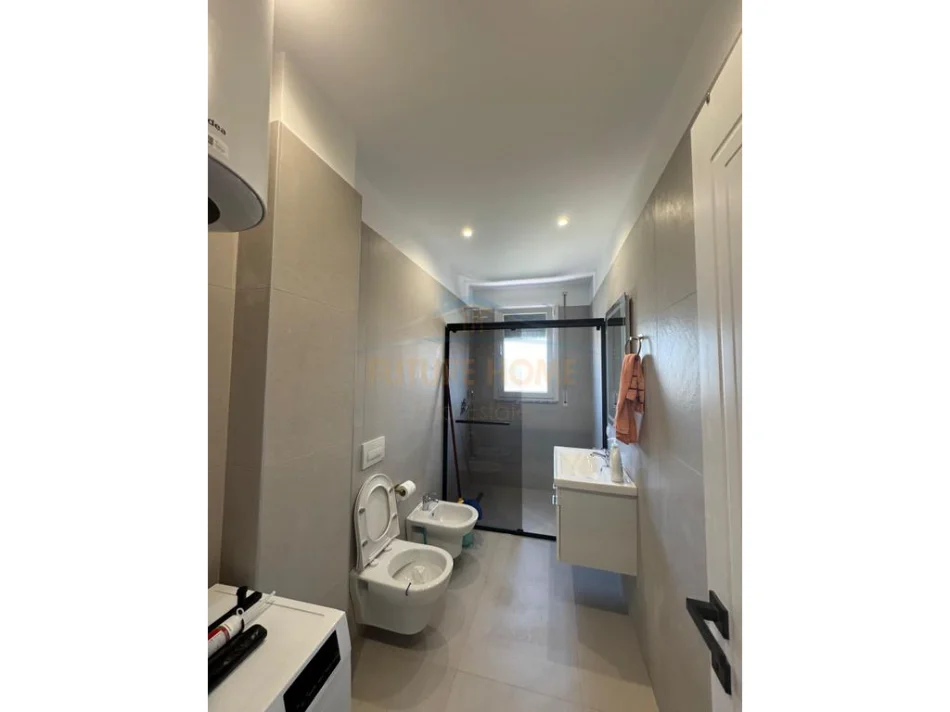 Tirane, jepet me qera apartament 2+1+Ballkon Kati 4, 98 m² 550 € (Paskuqan)
