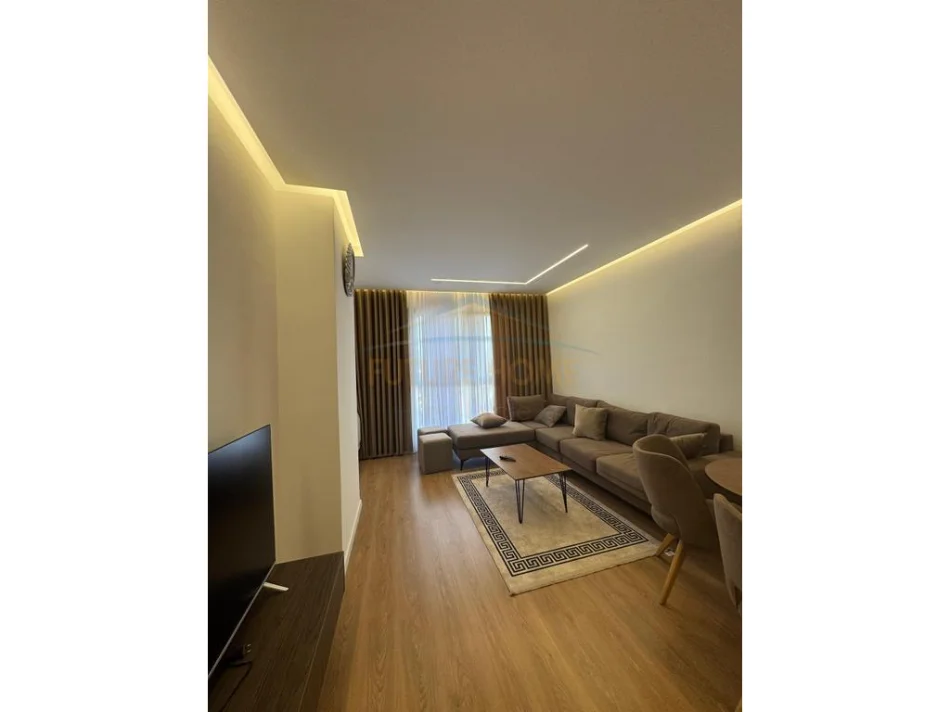 Tirane, jepet me qera apartament 2+1+Ballkon Kati 4, 98 m² 550 € (Paskuqan)