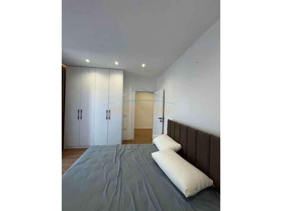 Tirane, jepet me qera apartament 2+1+Ballkon , 99 m² 550 € (Paskuqan)