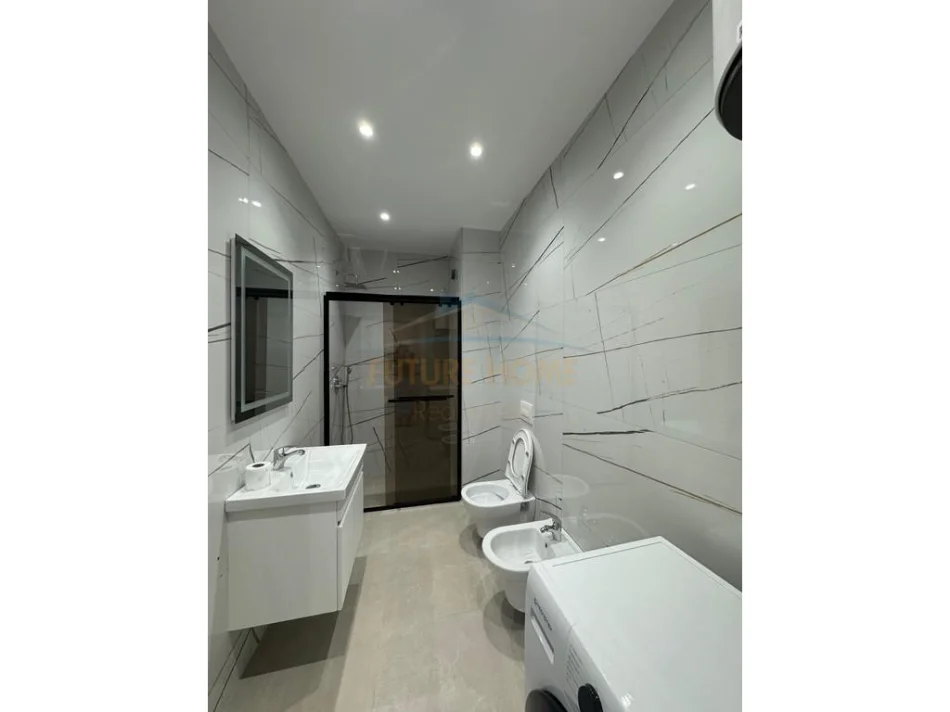 Tirane, jepet me qera apartament 1+1+Ballkon Kati 3, 63 m² 400 € (Paskuqan)