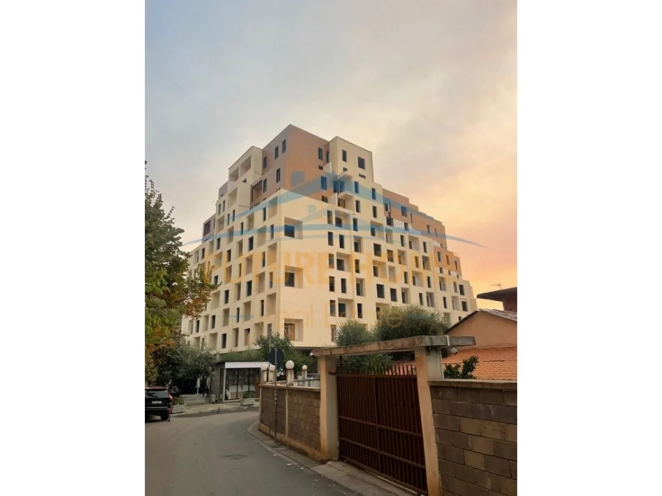 Tirane, shitet apartament 2+1+Ballkon Kati 3, 113 m² 210.000 € (Don Bosko)