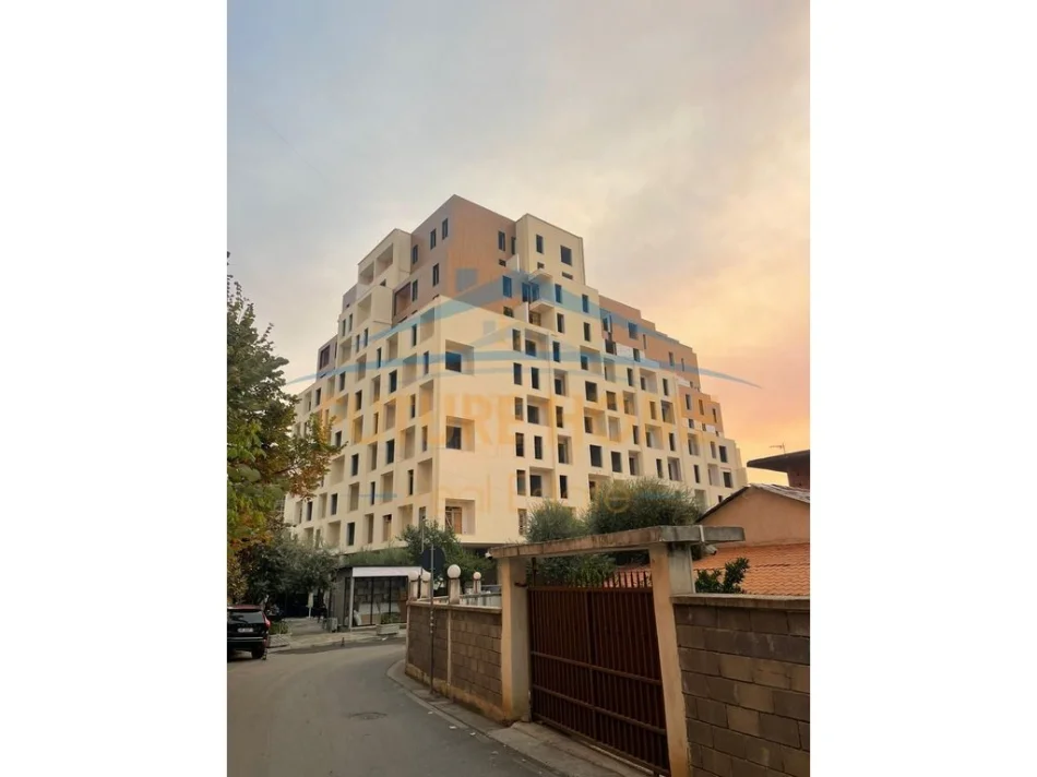 Tirane, shitet apartament 2+1+Ballkon Kati 3, 113 m² (Don Bosko)