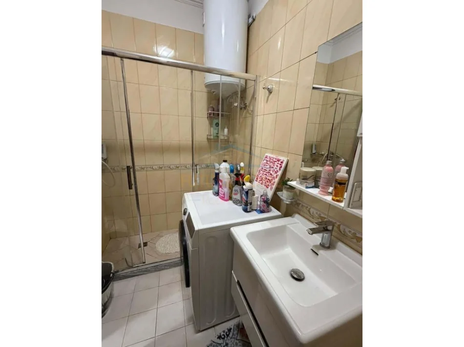 Tirane, jepet me qera apartament 1+1 Kati 6, 51 m² 450 € (yzberisht)