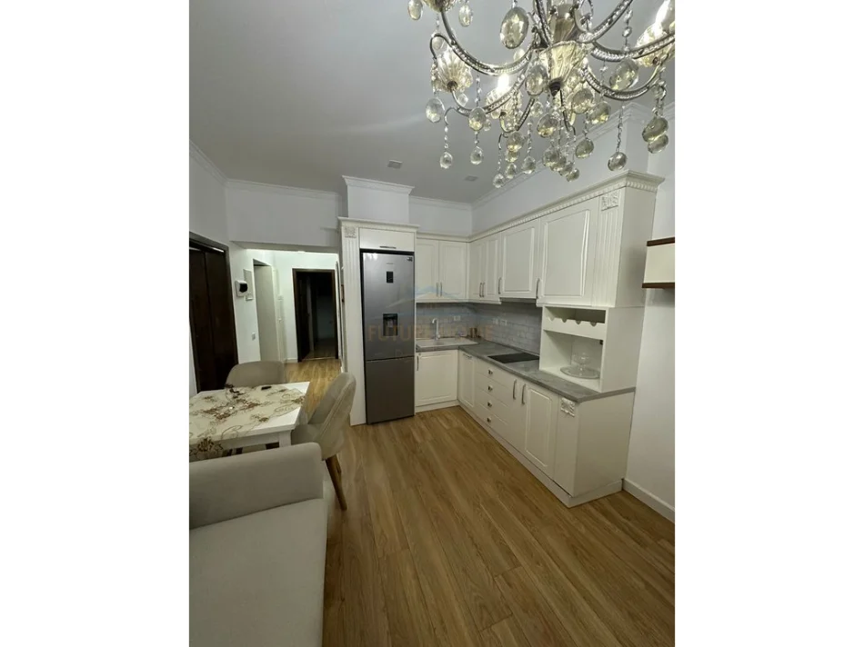 Tirane, jepet me qera apartament 2+1 Kati 5, 74 m² 700 € (Shallvaret)